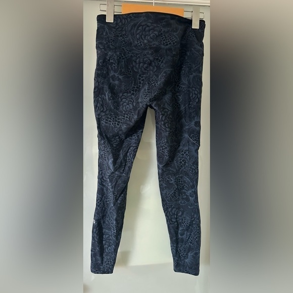 Lululemon Run On Tight 25” - Picture 2 of 9